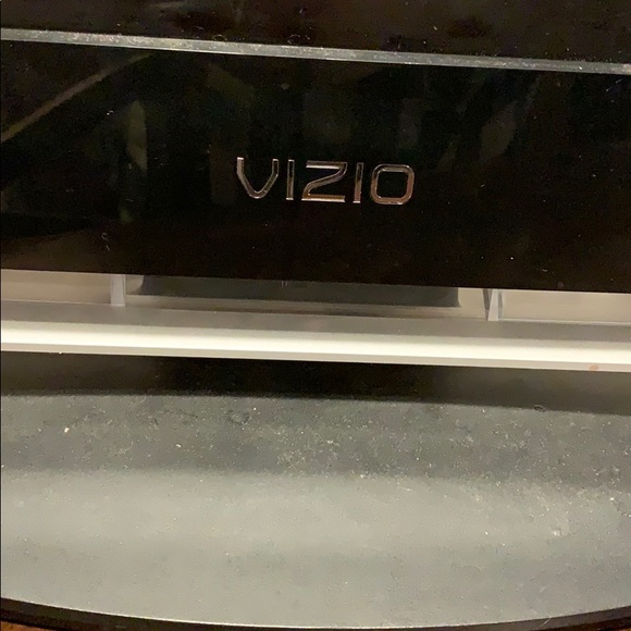 VIZIO FLATSCREEN 26” - Picture 3 of 4